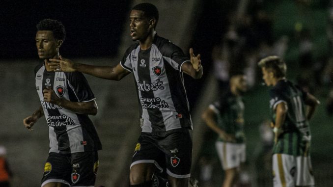 Botafogo-PB vence o Sousa por 1 a 0 e abre vantagem nas semifinais do  Paraibano